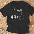 I Am 44 Plus 1 Middle Finger For A 45Th Birthday T-Shirt Geschenke für alte Männer