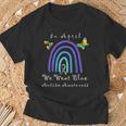 Autism In April We Wear Blue Autism Rainbow Awareness Month Camiseta unisex Regalos para ancianos