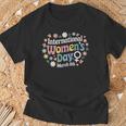 Día Internacional De La 2025 8 De Marzo Flores Tipografía Camiseta unisex Regalos para ancianos