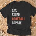 Eat Sleep Football Repeat American Football T-Shirt Geschenke für alte Männer