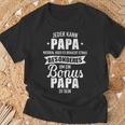 Es Braucht Etwas Special Um Bonus Papa Zu Sein T-Shirt Geschenke für alte Männer