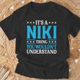 Es Una Cosa De Niki Que No Entendería El Nombre De Una Niña Niki Camiseta unisex Regalos para ancianos