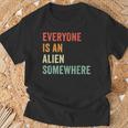 Everyone Is An Alien Somewhere T-Shirt Geschenke für alte Männer