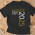 Graduation Master Est 2025 Outfit Golden Motif Outfit Fun T-Shirt Geschenke für alte Männer