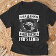 Grandpa And Grandson Angel Partner Fishing Partner Father's Day T-Shirt Geschenke für alte Männer