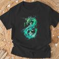 Green Flying Japanese Dragon With Kanji Lettering T-Shirt Geschenke für alte Männer