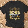 Happy New Year 2025 Loading Fireworks Champagne Lover T-Shirt Geschenke für alte Männer