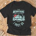 The Mountains Are Calling And I Must Go T-Shirt Geschenke für alte Männer