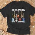 On N'a Jamais Trop De Guitares Instrument Musique Cadeau T-Shirt Cadeaux pour les vieillards