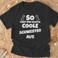 So Sieht Eine Richtig Coole Schwester Aus Sister T-Shirt Geschenke für alte Männer