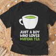 Solo Un Chico Al Que Le Encanta El Té Matcha Camiseta unisex Regalos para ancianos