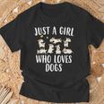 Solo Una Chica Que Ama A Los Perros Con Divertidos Perros Lindos Camiseta unisex Regalos para ancianos