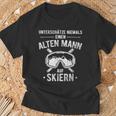 Underschätze Nie Alten Mann Auf Skiern Mountains Ski T-Shirt Geschenke für alte Männer