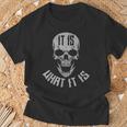 It Is What It Is T-Shirt Geschenke für alte Männer