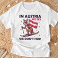 In Austria We Ski We Don't Hop Kangaroo Austria T-Shirt Geschenke für alte Männer