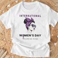 Día Internacional De La 2025 Acelerar La Acción 8 De Marzo Camiseta unisex Regalos para ancianos