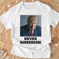 Nunca Entregues Las Elecciones Presidenciales De Trump 2024 Camiseta unisex Regalos para ancianos