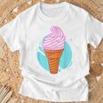 Soft Ice Cream In The Waffle Summer Ice Cream S T-Shirt Geschenke für alte Männer