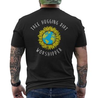 Adorateur De Terre Embrassant L'arbre Du Jour De La T-shirt imprimé au dos - Cadeauxyz