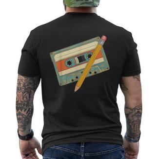 Retro Cassettes With Pencil 80S And 90S Nostalgiainta T-Shirt mit Rückendruck - Geschenkecke