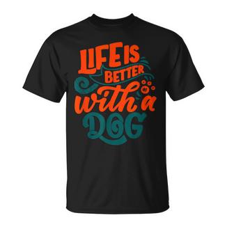 Laida Es Mejor Con Un Perro De Perros Disfruta De Los Perros Citas Camiseta unisex - Regaloses